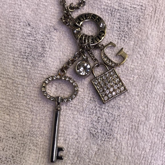 Guess dangling charm necklace - Picture 2 of 3
